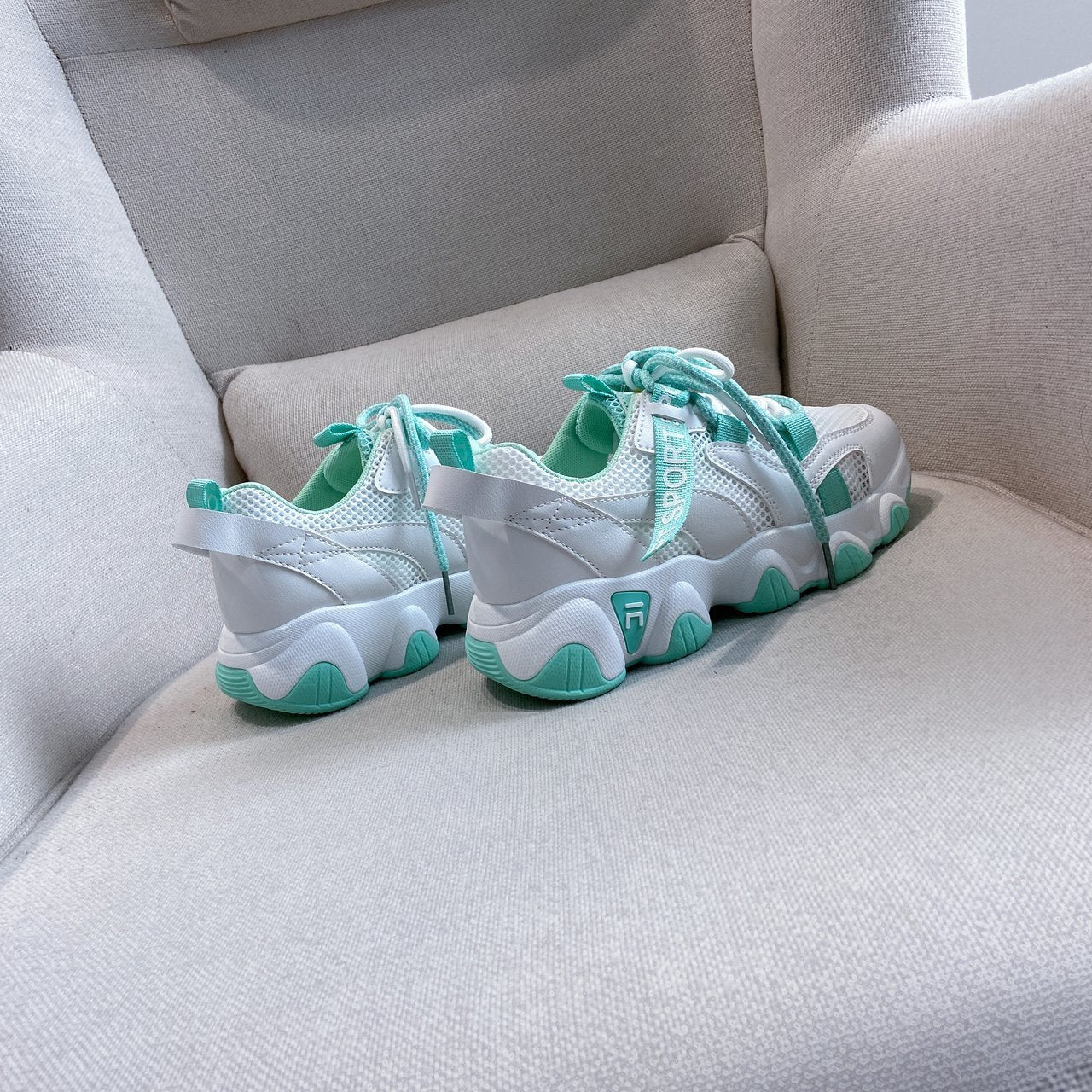 Wavy mesh sneakers