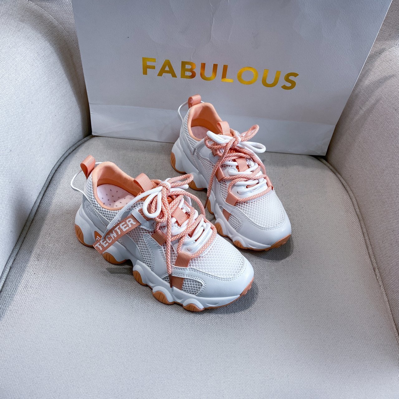Wavy mesh sneakers