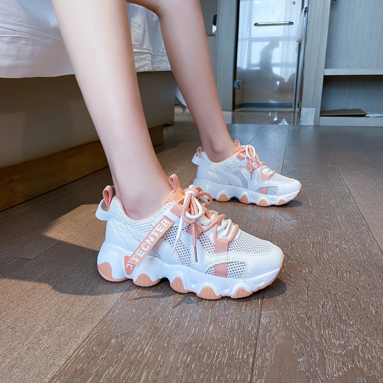 Wavy mesh sneakers