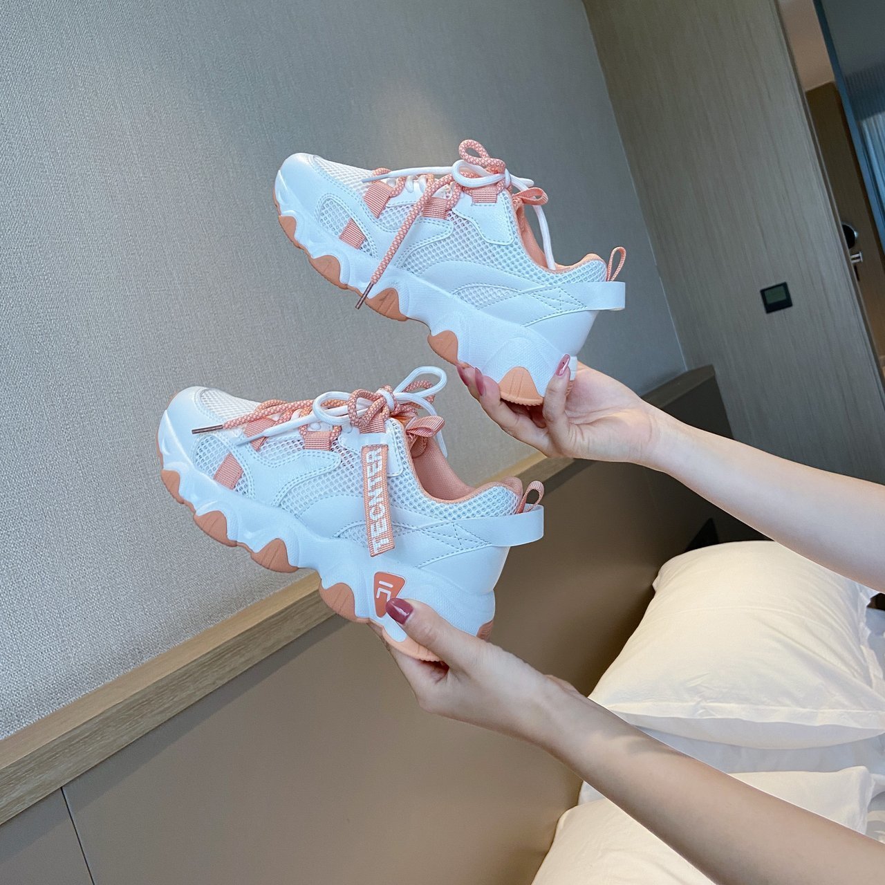 Wavy mesh sneakers