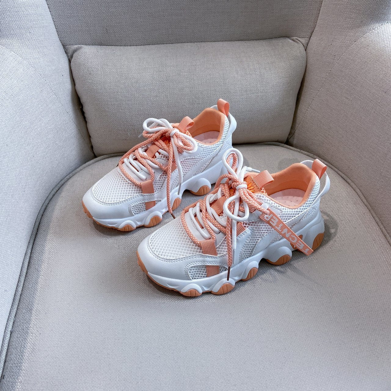 Wavy mesh sneakers