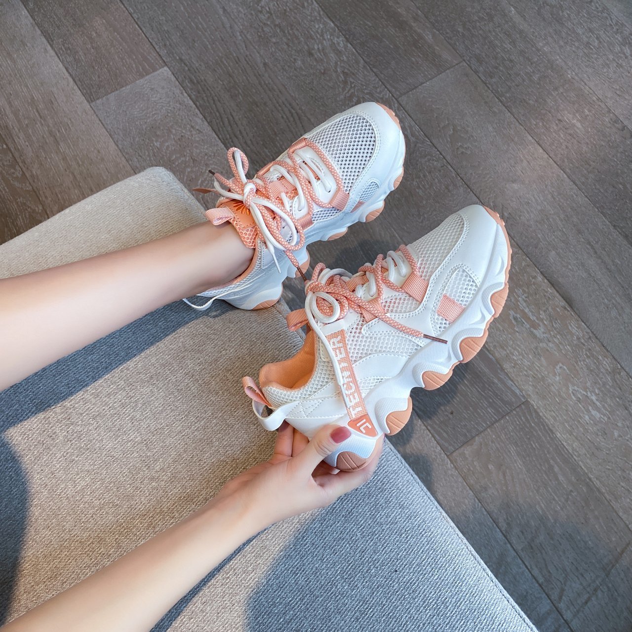 Wavy mesh sneakers